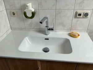 LAVITA Möbelwaschtisch Nevada 800 | Möbelwaschbecken | Waschbecken mit Überlauf und Hahnloch | Aus hochwertigem Porzellan | Waschtisch | 81x47x21 cm | Weiß Glanz Kunden-Foto 1