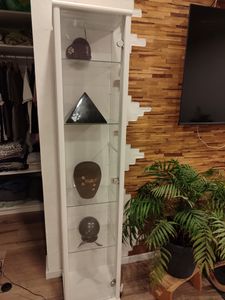 K-Möbel Glasvitrine stehend in Buche (176x37x33 cm) mit 4 höhenverstellbaren Glasböden & LED -- Standvitrine - Vitrinenschrank - Sammlervitrine Kunden-Foto 4