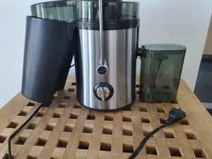 Odšťavovač na zeleninu a ovocie, odstredivý odšťavovač s príkonom 600 W, ľahko sa čistí a nekvapká, 2 nastavenia rýchlosti HDeye Fotografia od zákazníka č. 4