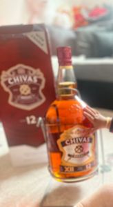 Chivas Regal 12 Years Old Blended Scotch Whisky 40% Vol. 4,5l en boîte cadeau im Schwenkständer avec Bec verseur Photo du client 1