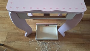 Playtive Schminktisch Kosmetiktisch Mädchen Hocker Spiegel Holz inkl. Zubehör Kunden-Foto 3