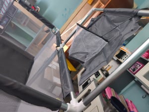 Laufstall Baby Aktivitätszentrum mit 50 Kugel mit Atmungsaktivem Netz an Vier Seiten und Saugnäpfen 126×126 cm Dunkelgrau Kunden-Foto 5