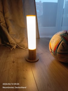 Lichttherapielampe 10000 Lux, 3 Farbtemperaturen & stufenlos dimmbar, Vollspektrum mit Holzsockel, Leinenschirm, für Tageslicht & Wohlbefinden Kunden-Foto 1
