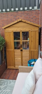 M MCombo Gartenschrank Gartenhaus Holz Wetterfest, Outdoor Wasserdicht, Gartenhütte mit 3 Herausnehmbaren Ablagen, 0130D Kunden-Foto 1