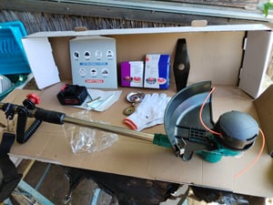 Akku Rasentrimmer mit 2× 4000mAh Akku 21V, 750W Bürstenloser Motor Rasentrimmer mit Unkrautbürste, Freischneider Akku & Ladegerät - Blau Kunden-Foto 1