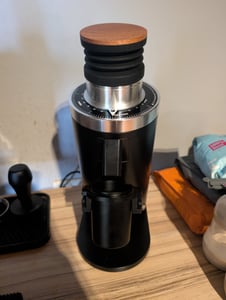 DF64 Kaffeemühle Gen 2 II V2.5 (Red-Ti), Berühmtes White Label, Elektrische Einzeldosis-Kaffeemühle, Nahezu Retentionsfrei (Schwarz) Kunden-Foto 1