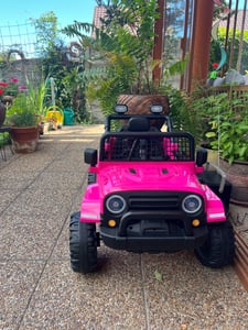 FCH 12V Kinderauto JEEP mit MP3, Musik, Hupe und Scheinwerfer Fernbedienung bei 2,4 GHz, V. Max. 2,8 km/h Fernbedienung Kunden-Foto 1