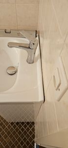 Badezimmerschrank mit Waschbecken auf Beinen 85x65 stehend weiß Mea mit länglichem Chromhahn Kunden-Foto 3