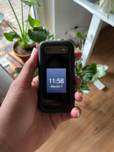 Nokia 2660 Flip, Klappgehäuse, Dual-SIM, 7,11 cm (2.8"), 0,3 MP, 1450 mAh, Schwarz Kunden-Foto 1