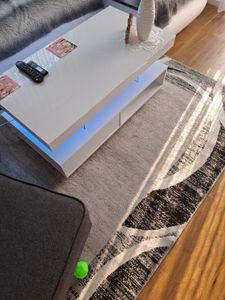 Merax Couchtisch mit 2 Schubladen und Stauraum, Beistelltisch Hochglanz Sofatisch mit LED inkl. APP, Wohnzimmertisch 95x42,5x50cm, Weiß Kunden-Foto 1