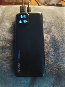 Powerbank, 10.000 mAh, con cavi USB-C e Lightning, PD 20 W, nero Foto del cliente 1