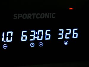 Sportconic Elektisches Laufband bis 12 km/h, Klappbares Walking Pad für Zuhause & Büro, mit 9 % Steigung, LED-Display, Tablet-Halter, Schutzmatte Kunden-Foto 3