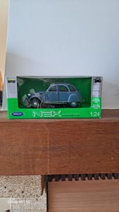 CITROËN 2CV 6 Charleston Modèle 24009 WELLY 1:24 Photo du client 1