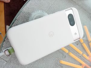 Google GA05488-WW, Cover, Google, Pixel 8a, 15,5 cm (6.1"), Cremefarben Kunden-Foto 4