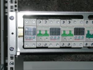 Spannungsverteilerschrank RACK 19 Zoll 3U/60/22xS DIN TS35/TH35 Schwarz Stalflex Kunden-Foto 1