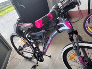 Bergsteiger Kodiak 24 Zoll Kinderfahrrad, geeignet für 8, 9, 10, 11, 12, 13 Jahre, Scheibenbremse, Shimano 21 Gang-Schaltung, Mountainbike mit Vollfederung, Mädchen-Fahrrad Kunden-Foto 1