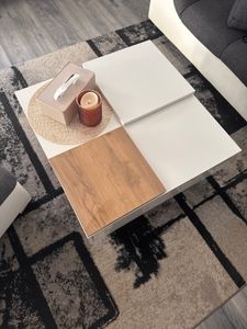 okwish Tavolino da caffè quadrato, Comodino da camera da letto ad alta lucentezza, Tavolino da salotto con contenitore per soggiorno, Comodino con piano d'appoggio scorrevole, Bianco+Naturale Foto del cliente 2