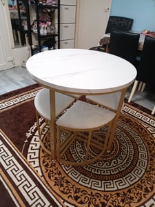 Set tavolo da pranzo Sweiko con quattro sedie, set da pranzo con piano in MDF e struttura in ferro dorato, sedia in velluto, tavoli e sedie moderni, bianco Foto del cliente 1