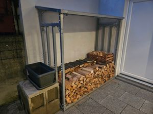 Hochwertiges Kaminholzregal