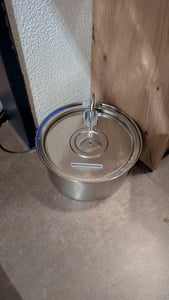 Automatischer Trinknapf für Katzen und kleine Hunde - 3,2L Trinkbrunnen aus Edelstahl mit Wasserfall-Design und Wasserhahn, spülmaschinenfest Kunden-Foto 1