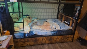 Flieks Etagenbett 140x200cm mit Kleiderstange und 2 Schubladen, Hochbett mit Led, Kinderbett Doppelbett Metallbett mit Rausfallschutz, Schwarz Kunden-Foto 2