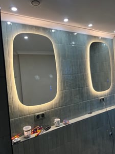 S'AFIELINA 70×45 cm Wandspiegel LED – Badspiegel mit Beleuchtung, HD-Glas , dimmbar, 3-farbige LED, Anti-Beschlag, horizontal & vertikal aufhängbar Kunden-Foto 2
