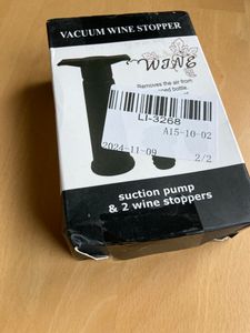 Weinpumpe mit 4 Vakuum Stopfen, weinflaschenverschluss h?lt Kunden-Foto 1