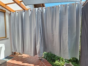 Outdoor Vorhang mit Ösen Taupe 254 x 214 cm Winddicht Thermo Gardine Extra Breit 100% Verdunkelung UV Schutz Blickdicht Balkonvorhang für Pavillon Terrasse Kunden-Foto 1