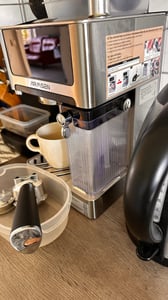 AIRMSEN Espressomaschine,20Bar,mit Milchsystem,Kaffeemaschine mit Touchscreen,Heiß-und Kalt-Extraktion,Bedienung per Knopfdruck,automatische Reinigung Kunden-Foto 3