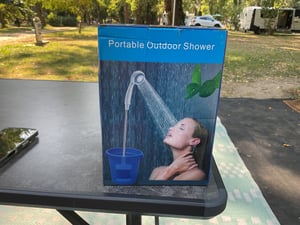 Set tragbare, wiederaufladbare Campingdusche mit 20l Eimer, Gatrendusche mit 1,5m Schlauch und faltbarem 20l Eimer - AQUAPORT Kunden-Foto 2