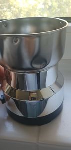 Multifunktions-Smash-Maschine Elektrisches Kaffeemühle Getreide Getreidemuehle Muehle Gewuerzkraeuter Pulverisierer Mahlmaschine Werkzeug Edelstahl Elektrische Kaffeebohnenmuehle fuer zu Hause Kunden-Foto 2