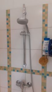 Auralum Duschstange 70cm, Brausestange mit Duschhalterung (Schwarz) Kunden-Foto 1