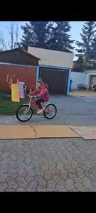 Actionbikes Kinderfahrrad Butterfly 20 Zoll | Kinder & Jugend Fahrrad - V-Brake Bremsen - Kettenschutz - Fahrradständer - 6-9 Jahre (Weiß/Pink) Kunden-Foto 1