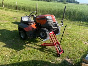 COSTWAY Sollevatore per trattorini Dispositivo di sollevamento, ausilio per la pulizia regolabile in altezza, fino a 225 kg, sollevatore idraulico in metallo, per tosaerba, motocicletta Foto del cliente 1