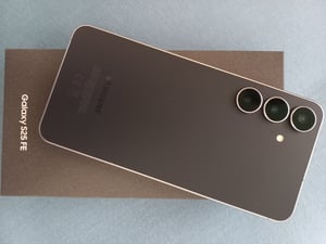Galaxy S25 FE - Jetblack - 128 GB Kunden-Foto 4