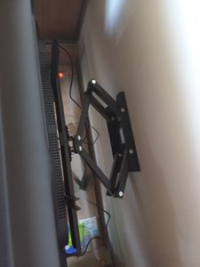 LCD LED TV Fernseher Wandhalter Wandhalterung Fernsehhalterung neigbar schwenkbar 32-70 Zoll Kunden-Foto 2
