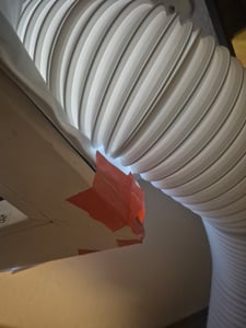 Klarstein Fensterabdichtungs-Set für mobile Klimageräte, Länge: 3,9 m, Reißverschluss, Klettband, weiß Kunden-Foto 1