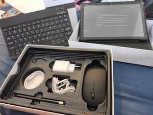 Tablette 2-en-1 sous Android 15, écran IPS 10 pouces, 30 Go de RAM, 128 Go de stockage, batterie de 6200 mAh, avec clavier, stylet, souris, étui et écouteurs Photo du client 4