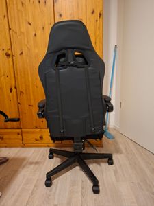 LUCKRACER Gaming-Stuhl Gaming Chair Bürostuhl Ergonomisch mit Lendenkissen Kopfkissen, Höhenverstellbarer Gamer Stuhl 150kg Belastbar, Fußstütze schwarz Kunden-Foto 5