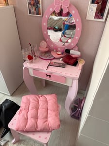 Playtive Schminktisch Kosmetiktisch Mädchen Hocker Spiegel Holz inkl. Zubehör Kunden-Foto 3