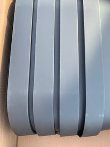 4er Set Geländerkasten Balkon mit Wasserspeicher Blumentopf Zaun Blumenkasten Geländer Balkontopf Balkonkasten mit Halterung Balkon Pflanzkasten Anthrazit Kunden-Foto 9