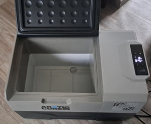 Belko® ArcticCore Kompressor Kühlbox 30L – elektrische Kühl- & Gefrierbox – 12/24V & 100–240V – tragbare Auto Camping Kühltruhe – grau Kunden-Foto 7