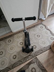 Jiubiaz Kinderroller Funscooter Tretroller Kickroller 3-Rad-Kinderroller LED-Räder bis 50 kg Höhenverstellbar Grün Kunden-Foto 2