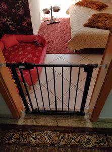 XMTECH Türschutzgitter Treppengitter Türgitter Treppen Absperrgitter Auto-Close für Kinder Baby Ohne Bohren, 85-95cm ,Schwarz Kunden-Foto 7