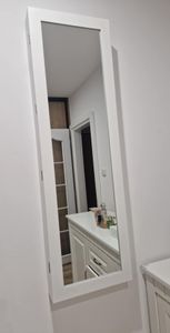 COSTWAY sieradenkast met 15 LED-lampjes, sieradenrek voor deur- en wandmontage, sieradenkist met spiegel, sieradenspiegelkast voor ringen, kettingen, oorbellen, inclusief 2 sleutels, wit Klantenfoto 1