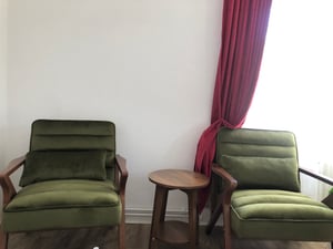 Poltrona scandinava in legno di hevea e velluto, Nero Foto del cliente 2