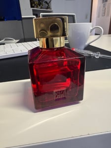 Maison Francis Kurkdjian Baccarat Rouge 540, para mujer, 70 ml, spray. Ingredientes: ALCOHOL; PARFUM (FRAGANCIA); TRIETIL CITRATO; AQUA (AGUA); ETILHEXIL METOXICINAMATO;... Foto del cliente 3