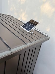 Aigostar Solarlampe Decke Außen mit bewegungsmelder 70W LED Solar Deckenleuchte Outdoor mit Fernbedienung, Energiespeicherbox, IP65, 6500K Kunden-Foto 2