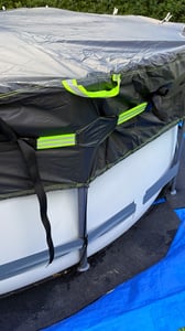 Poolabdeckung Runde Ø 365, Pool Abdeckplane Passgenau Für Ø320-360cm Pools | mit Kordelzug & Erdankern, Schwimmbadabdeckplane mit UV-Schutz,Wetterfeste,Staubdicht,Für Oberirdische Pools und Trampoline Kunden-Foto 2