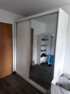 Šatní skříň Bella 03 s posuvnými dveřmi, 183 cm, bílá/bílá, se zrcadlem Fotografie od zákazníka č. 1